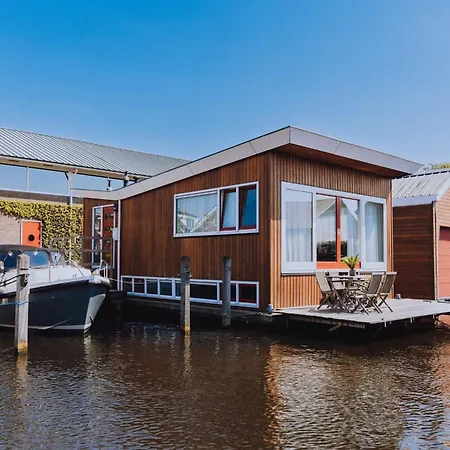 Houseboat In Netherlands With Private Dock, Cleaning Included بيت للعطل Uitgeest