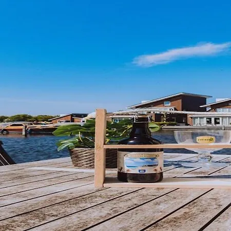 Houseboat In Netherlands With Private Dock, Cleaning Included * Uitgeest