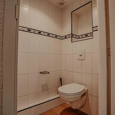 Houseboat In Netherlands With Private Dock, Cleaning Included بيت للعطل