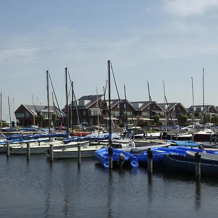 Houseboat In Netherlands With Private Dock, Cleaning Included بيت للعطل